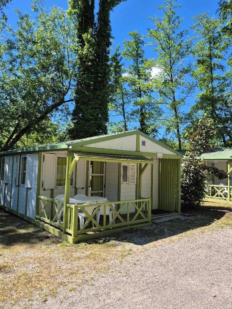 Zecamping 4* piscine animations locatif Tv Bbq 27m2 5 pers in Lons-le-Saunier, Jura