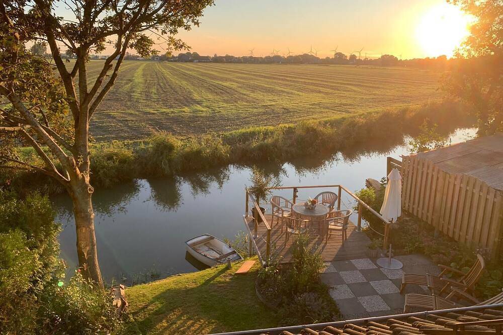 Fleetenrausch: Idyll direkt am Wasser mit viel Ruhe und Weitblick an der Nordsee in Neufeld, Nordseeküste