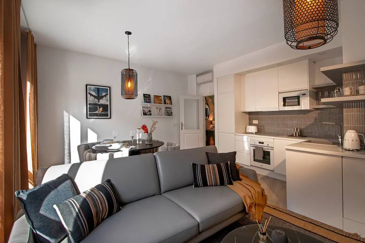 Apartamento inteiro, Apartamento de luxo 'The One' com varanda, Wi-Fi e ar condicionado in Malaga Centro, Malaga