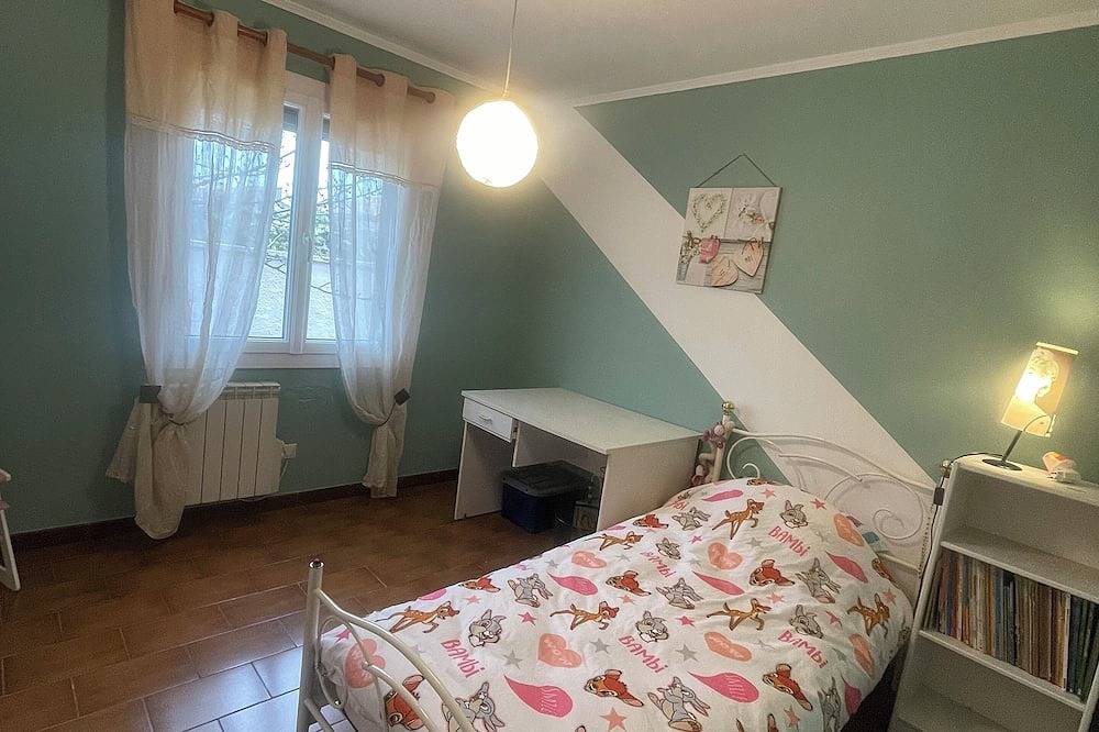 House with village garden in Manduel, Nimes region
