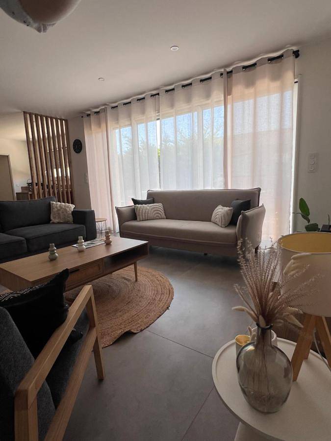 Location de vacances pour 10 personnes, avec jardin à Montamisé