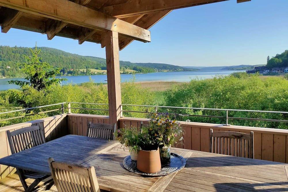 Chalet avec terrasse au bord du lac in Pays de Pontarlier, Jura Francais