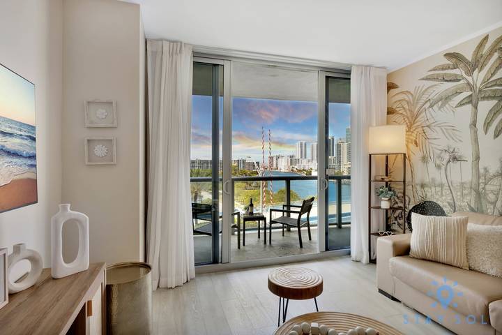 Vacation rental for 3 people, with balcony, kid friendly in Hallandale Beach