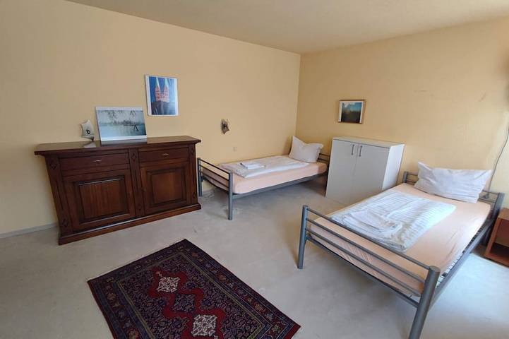 Ganze Wohnung, Penthouse - 2-Zimmer mit Klimaanlage und Terrasse in Rastatt, Nordschwarzwald