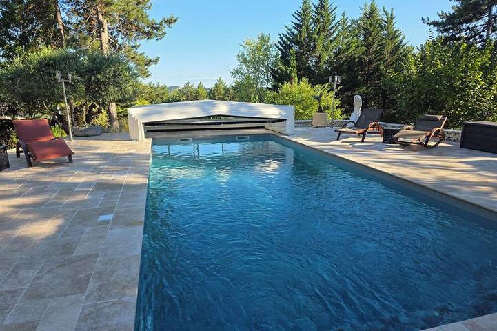 Appartement de vacances pour 2 personnes, avec jacuzzi et terrasse ainsi que piscine et jardin