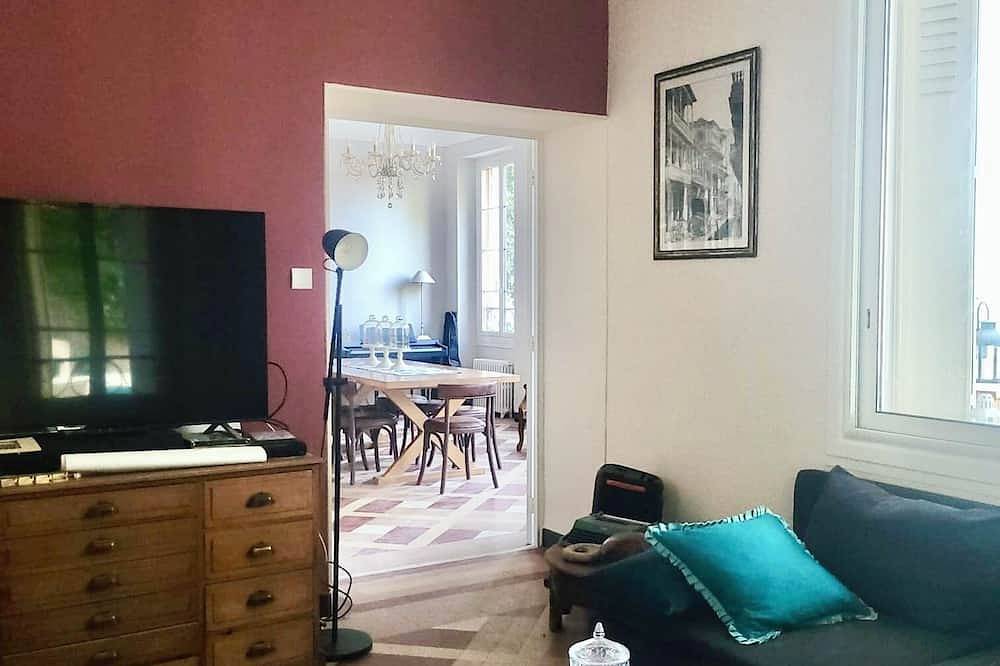 19th century manor house with panoramic view of the Sainte Baume, 15 minutes from the sea in Auriol, Marsella region