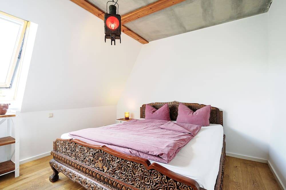 Ganze Wohnung, Helle Dachgeschosswohnung (Fahrstuhl!) mit grossem Balkon, direkt am Mauerpark! in Mitte Berlin, Berlin