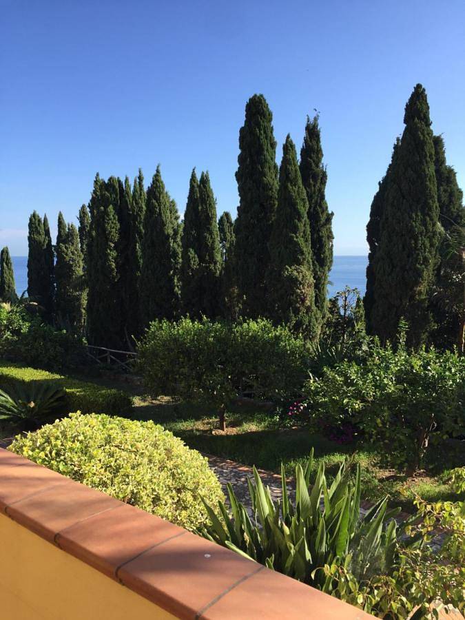 Casa vacanza per 9 persone, con Balcone e Terrazza nonché Giardino e Panorama a Milazzo