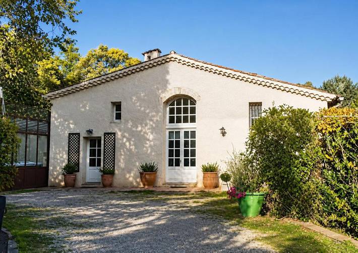 Location de vacances pour 10 personnes, avec Jacuzzi et Terrasse ainsi que Jardin et Piscine à Montferrat