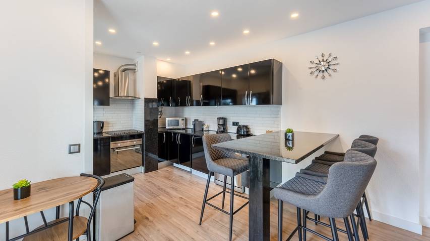 Apartamento inteiro, Cozy 2Br near Oura Beach by Lovelystay in Praia da Oura, Albufeira e Olhos de Água