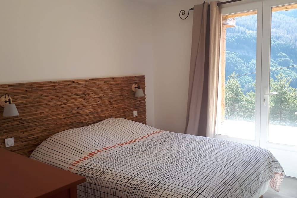 Contemporary family chalet 2 minutes from \"La Colmiane\" ski resort in Valdeblore, Nice region