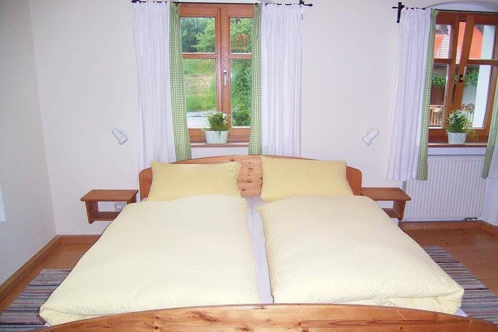 Ganze Wohnung, Gemütliche Ferienwohnung mit Balkon im Oberpfälzer Wald in Schönsee, Naturpark Oberpfälzer Wald