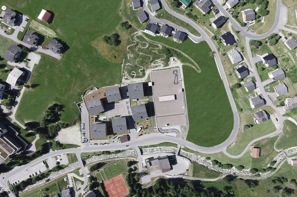 Entire apartment, Lovely apartment for 6 people with Wifi, pool, hot tub, Tv, balcony and panoramic view in Disentis, Surselva