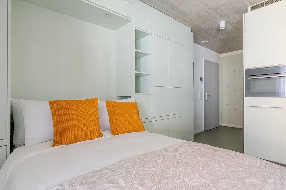 Ganze Wohnung, Blueground | Oerlikon, balcony, nr Zurich Zoo in Zürich, Bezirk Zürich