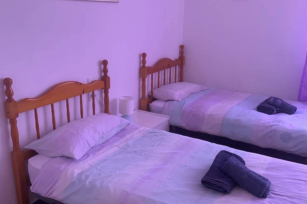 Beautiful detached villa set in lush  gardens, large private pool, sleeps 6 in la Font d'en Carròs, Costa de Valencia