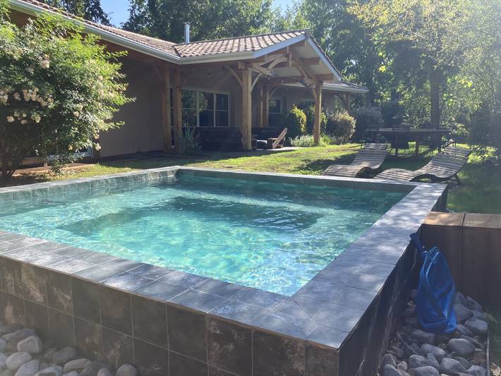 Maison de vacances « Villa Bourdiou » avec piscine privée, terrasse et Wi-Fi in Le Porge, Parc naturel régional du Médoc