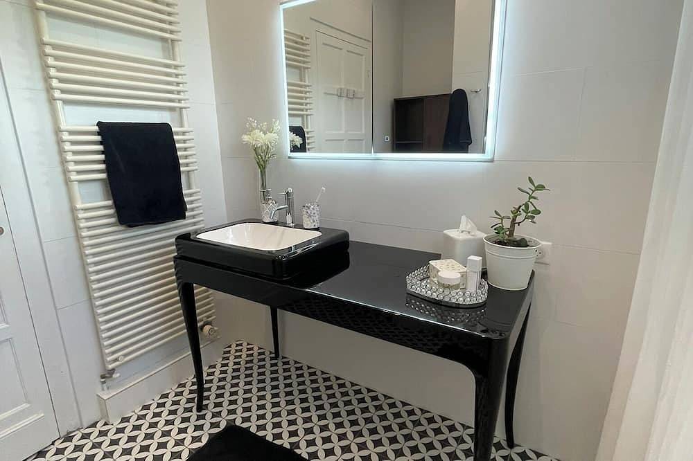 Remarkable Neo Basque house, Bayonne town center, 800m² heated swimming pool in Bayonne, Bayonne region