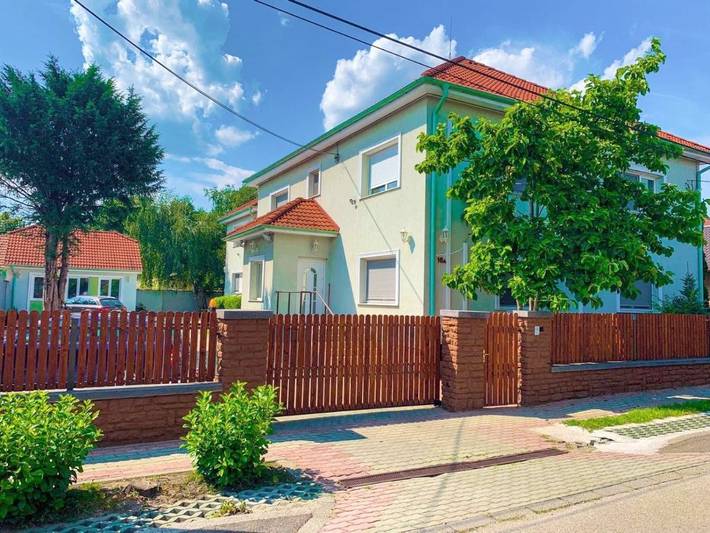 Maison d’hôte pour 3 personnes, avec Jardin à Vecsés