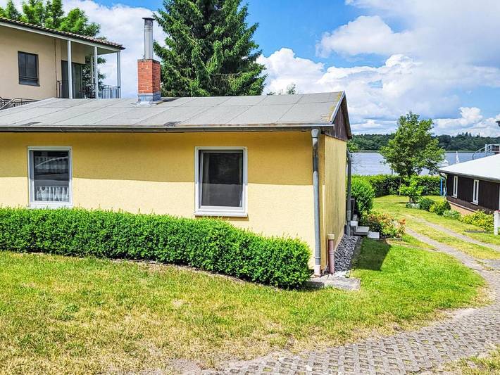 Bungalow für 2 Personen, mit Terrasse und Garten sowie Seeblick