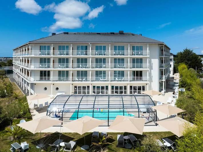Hôtel pour 2 personnes, avec piscine ainsi que balcon et sauna