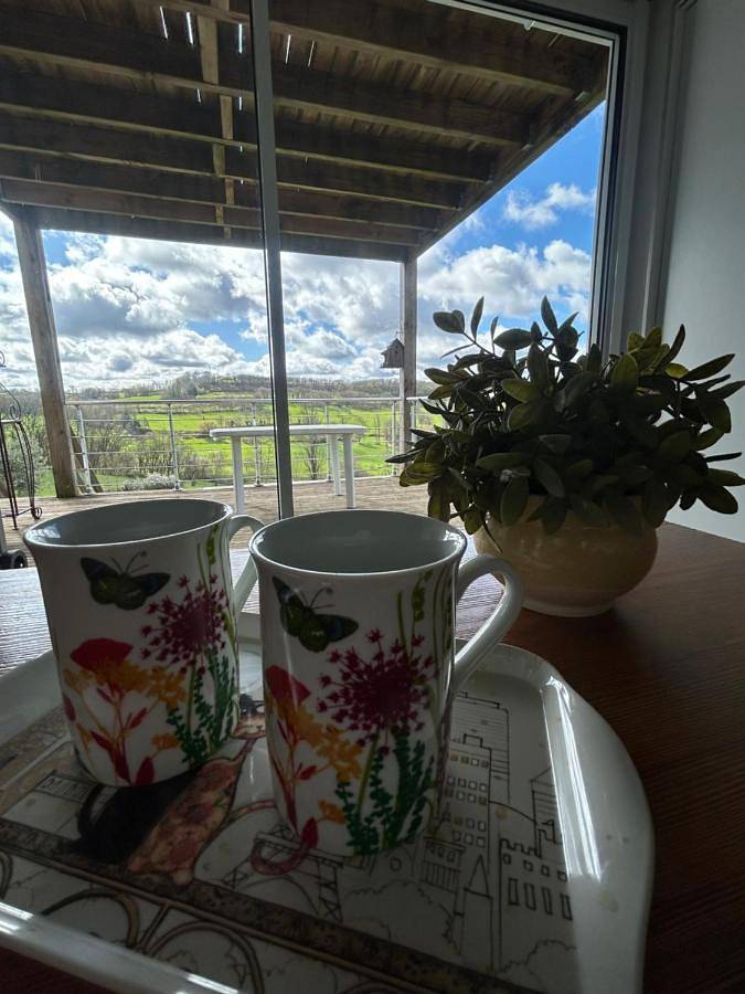 Gîte pour 2 personnes, avec Terrasse et Vue dans Les Coteaux Périgourdins