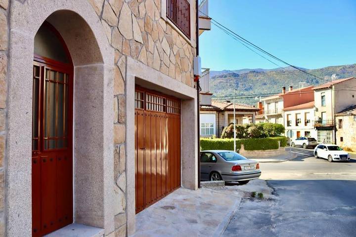 Casa rural para 24 personas, con Balcón además de Terraza y Vistas en Navaluenga - 3