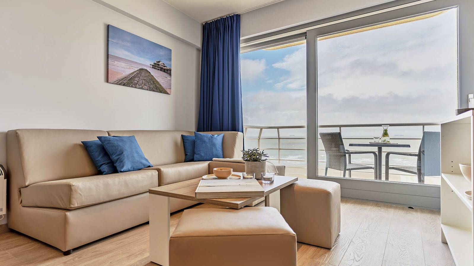 Holiday Suites Blankenberge — Suite with sea view | 4p in Blankenberge, Belgian Coast