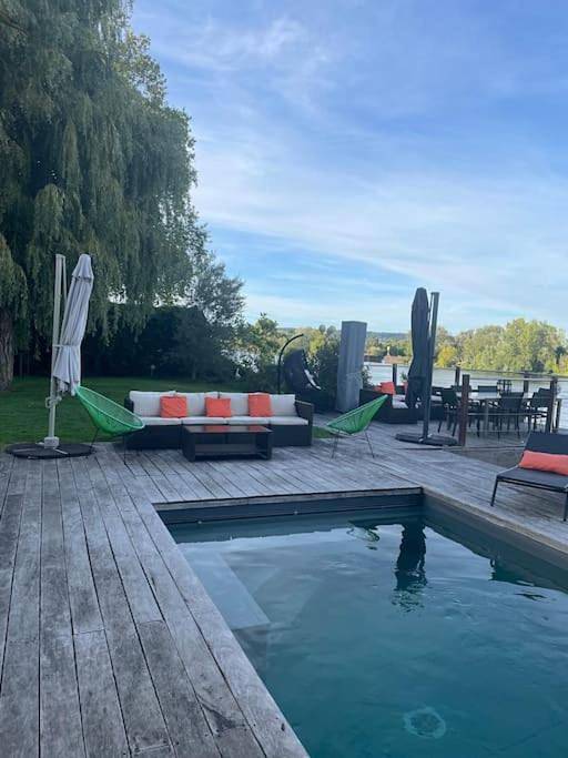 Location de vacances pour 4 personnes, avec vue ainsi que terrasse et piscine à Villennes-sur-Seine - 2