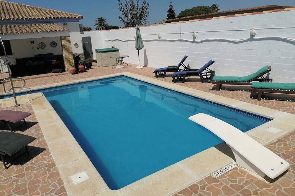 Moderne Villa, privater Pool, Wifi, Klimaanlage, zentrale Lage, viele Extras in Pago del Humo, Chiclana de la Frontera
