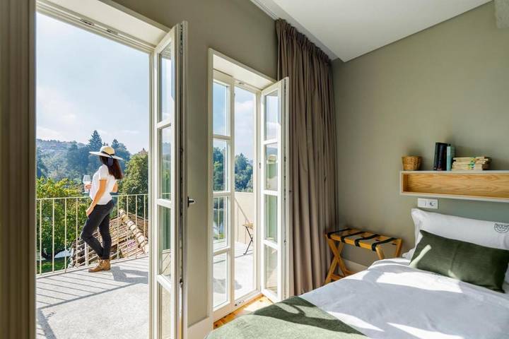 Gîte pour 4 personnes, avec terrasse ainsi que piscine et vue à Amarante - 4