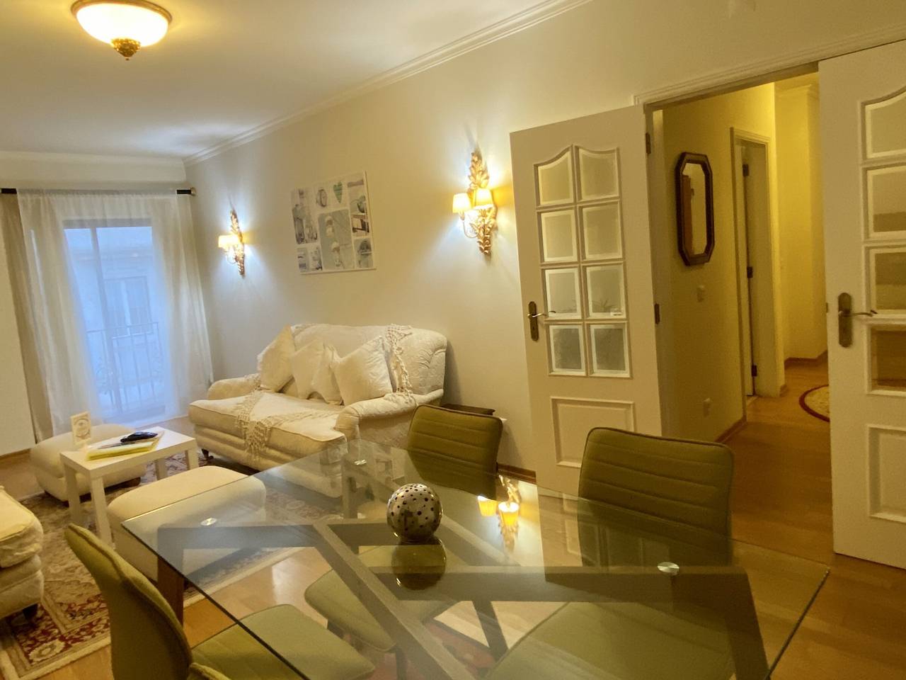 Entire apartment, Charming Apartment in Faro for 6, Fully Equipped with Garden View and Wifi in Sé (Faro), Faro