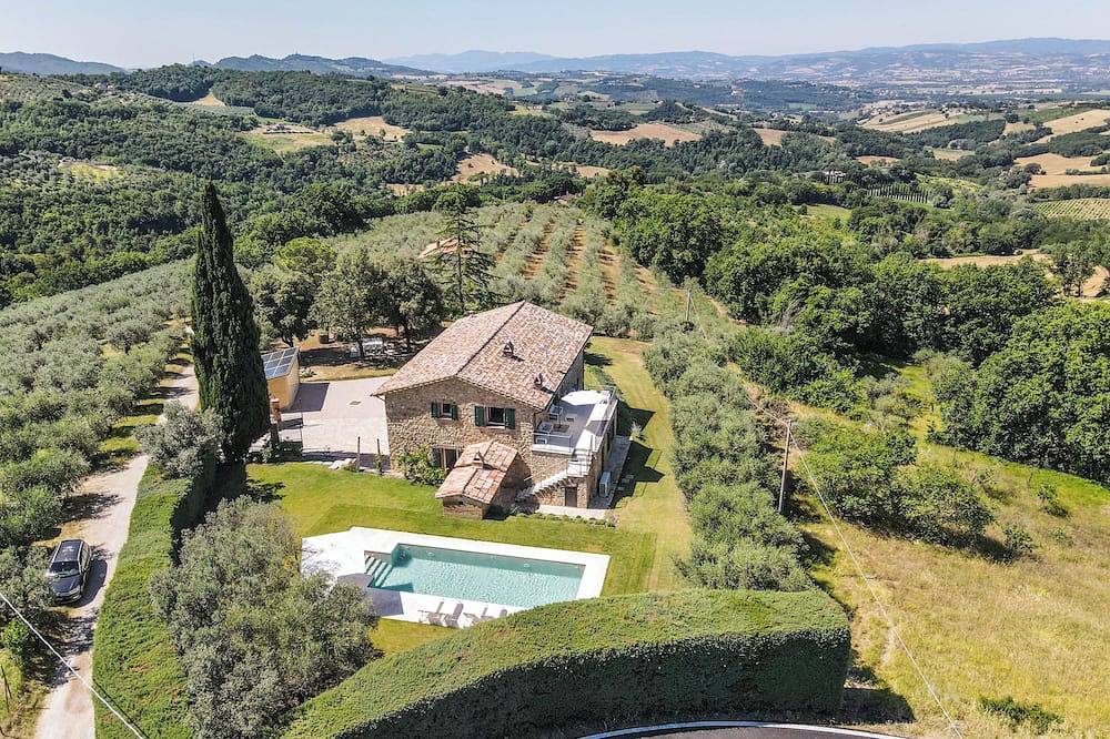 Villa with private and air conditioning near Todi. Quiet location & 100% privacy in Deruta, Perugia e dintorni