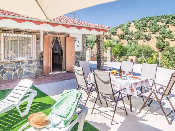 Chalet para 6 personas, con terraza y piscina en Parque Natural Sierras Subbéticas - 2