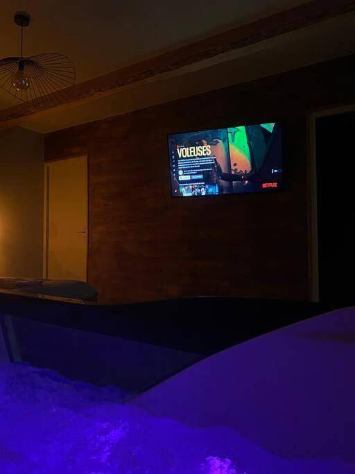 Gîte pour 2 personnes, avec terrasse ainsi que jacuzzi et jardin à Marlhes - 4