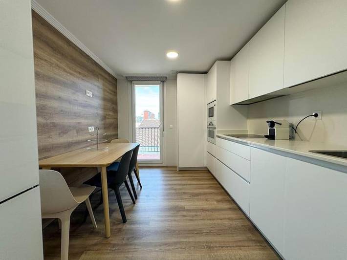 Gîte pour 6 personnes, avec piscine ainsi que vue et terrasse à Laredo - 4