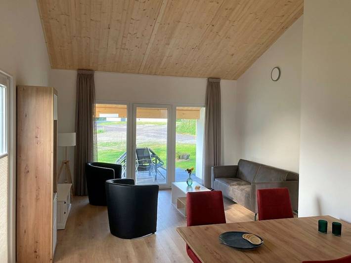 Bungalow in Gillenfeld mit Schwimmbecken in Gillenfeld, Vulkaneifel
