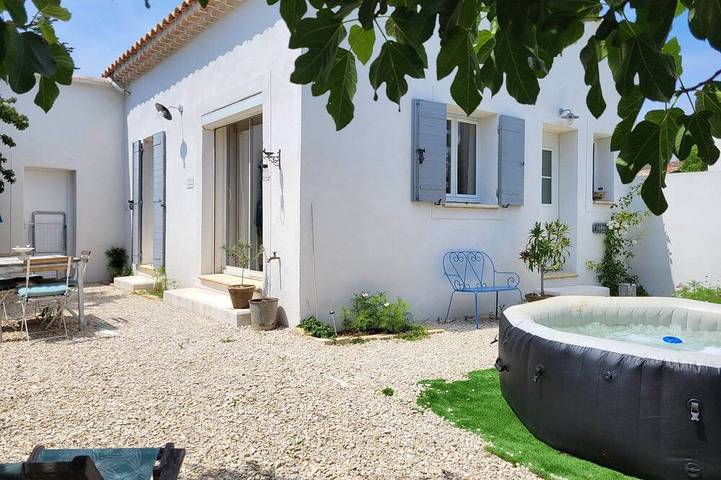 Ferienhaus für 4 Personen, mit Whirlpool und Terrasse sowie Garten - 1