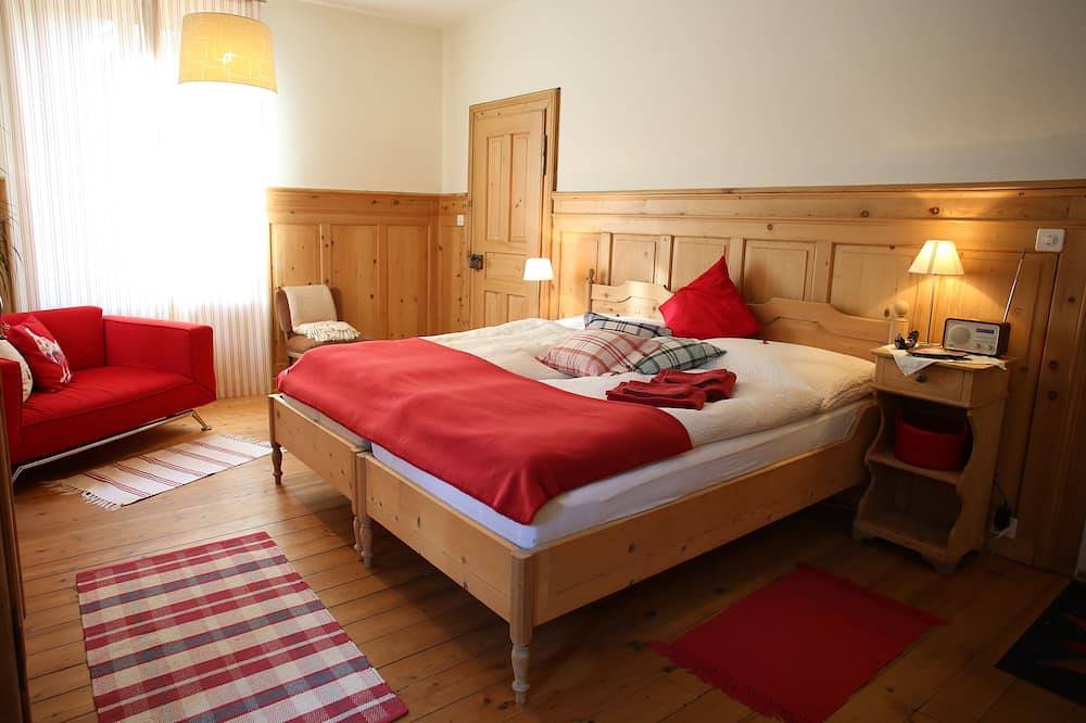 Ganze Wohnung, Stilvolle, grosszügige 1.5-Zimmer-Ferienwohnung 42m2 in Jugendstil-Villa! in Chur, Plessur Alpen