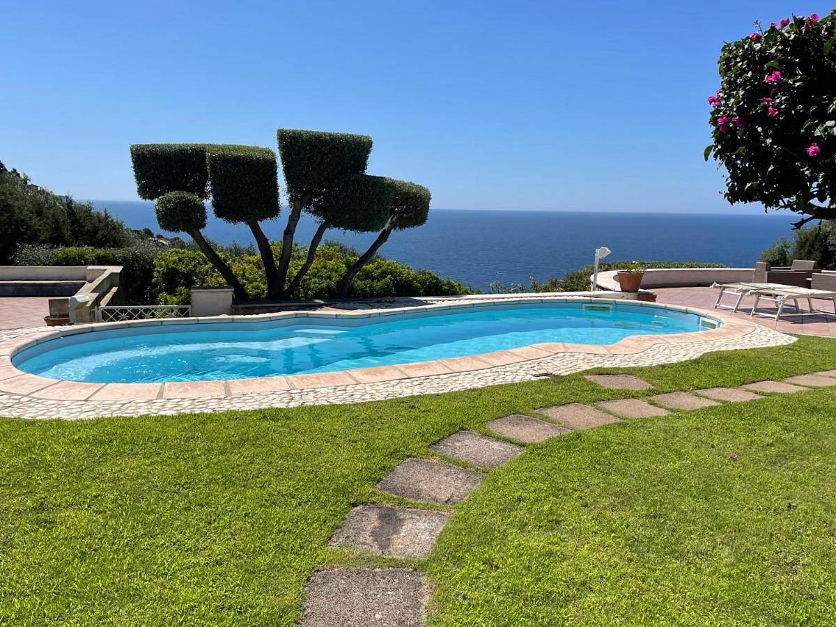 Villa Bianca, piscina e panorama in Torre delle Stelle, Cagliari e Dintorni