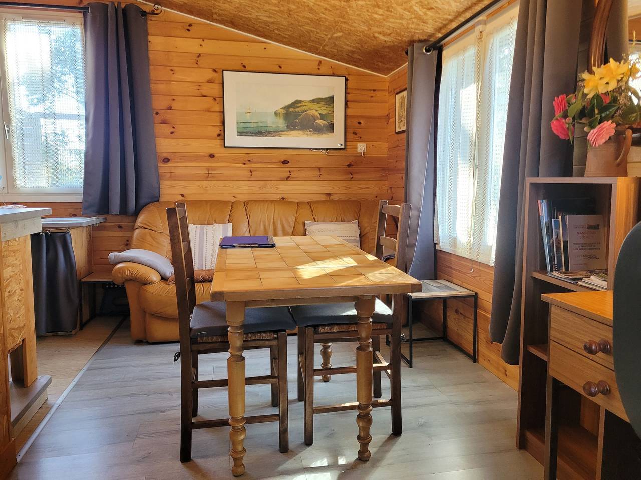 Chalet Mimosa  Gite Kerhars in Saint-Gilles-les-Bois, Région de Guingamp