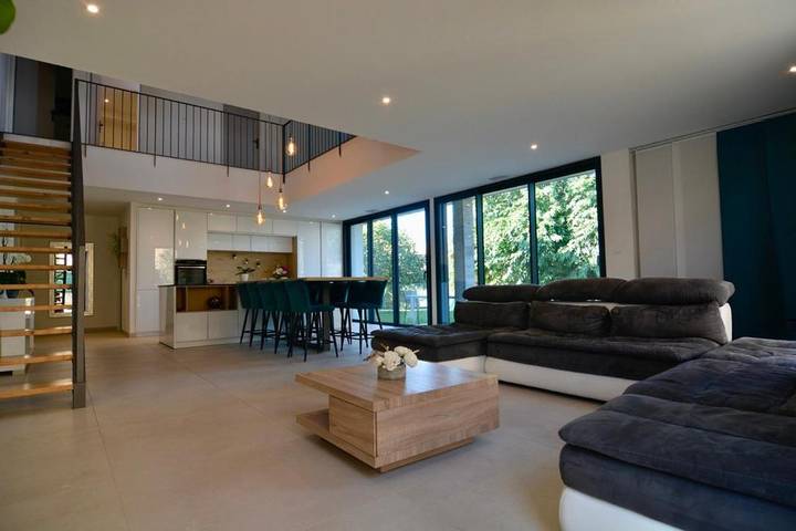 Location de vacances pour 20 personnes, avec piscine ainsi que vue et jardin, animaux acceptés à Bouillargues - 2