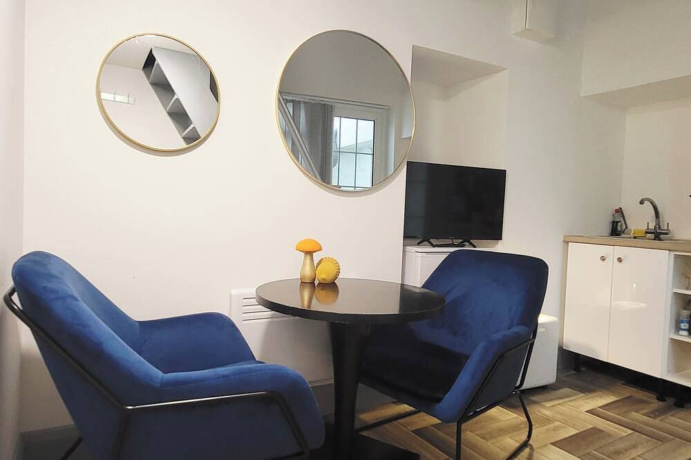 Entire apartment, Loft Style-1Br-Walkinshower-Wifi-Central Cork in Cork, County Cork