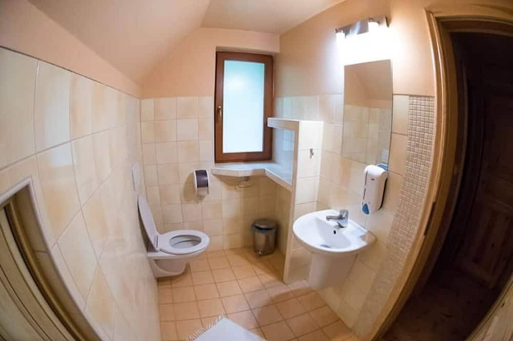 Charming chalet for 8 people, 3 Bd, 2 Bt, kitchen in Mittelslowakei