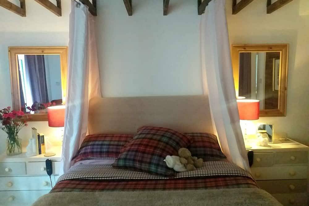 House - Sleeps 2, pet friendly & free parking in Kingston-upon-Hull, Yorkshire and the Humber