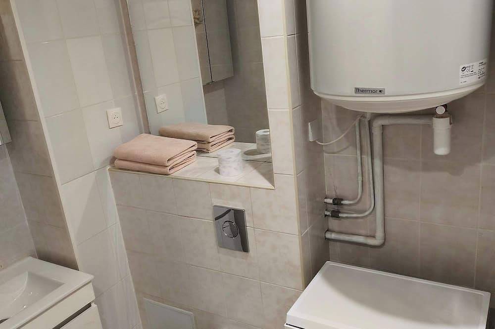Ganze Wohnung, Ground-Floor Apartment with Free Parking in Charleville-Mézières, Ardennen