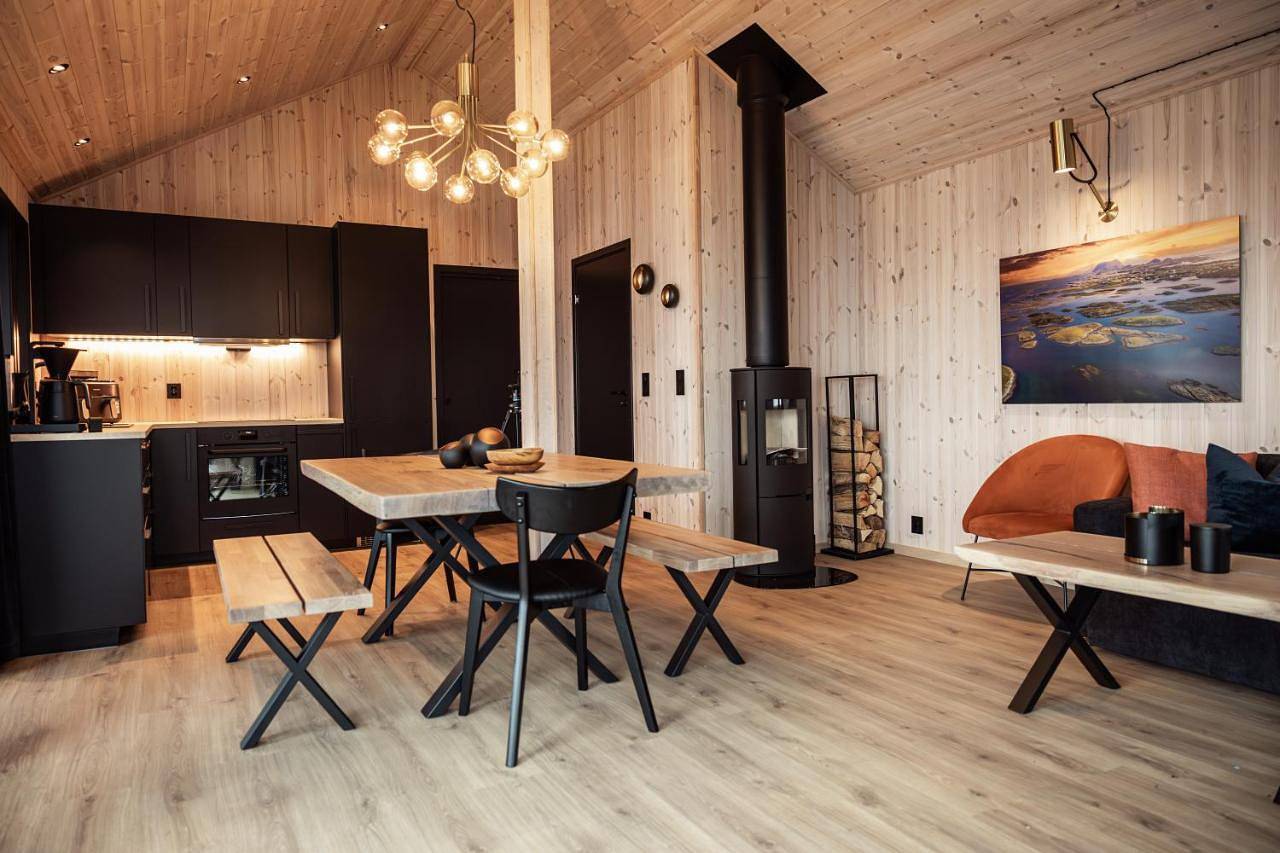 Sunset Island Retreat, Ocean Cabin with Hot Tub in Atløyna, Askvoll