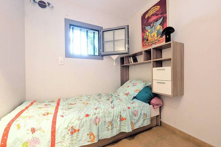3-bedroom house, absolute calm, swimming pool, tennis court, parking, calanques in Roquefort-la-Bédoule, Marsella region