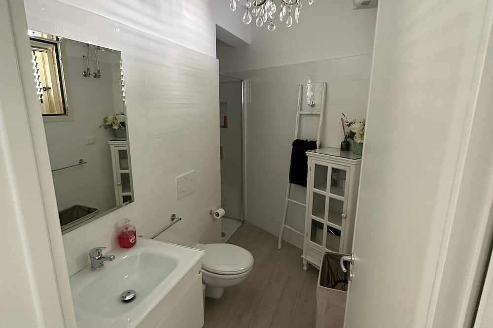 Ganze Wohnung, \"Mimosa\" Wohnung 100 Meter vom Strand entfernt in Lido Mania, Ugento
