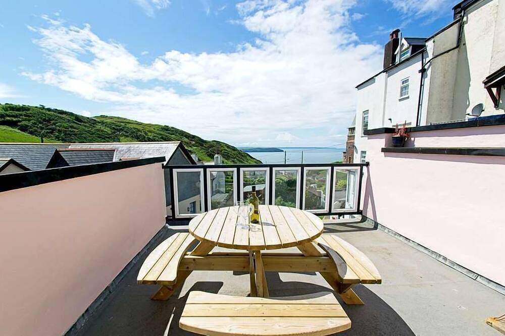 Gorgeous 3 bed cottage in Mortehoe with fantastic roof terrace seaviews! in Mortehoe, Devon