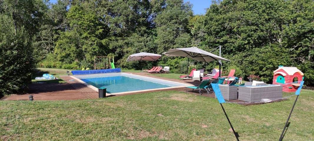 Location de vacances pour 4 personnes, avec jardin ainsi que piscine et vue, animaux acceptés à Villac